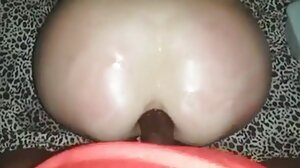 Moja cycata macocha MILF pokazuje mi filmy erotyczne masturbacja swoje nowe dildo w akcji