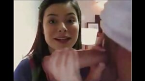 Śliczna blondynka przyrodnia siostra w rajstopach filmerotyczne zostaje wyruchana w dupę