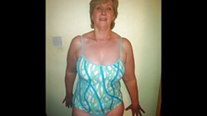 Mała japońska filmy erotuczne lalka z warkoczami daje pov bj