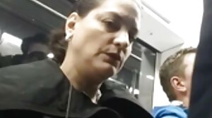 Młoda blondynka Alina ujeżdża spermę w retro erotyka szparze, a potem uśmiecha się do kamery