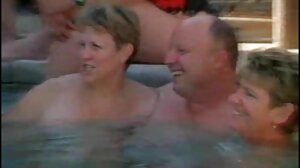 Gorąca mama chce pomóc córce z seks i erotyka tym ciężkim kutasem