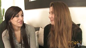 Drobna blond laska bawi się erotyka dojrzałe masturbacją