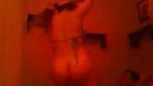 Idole lezzie rozkładają swoje głębokie odbyty i filmy erotyczne 18 wiercą długie wibratory