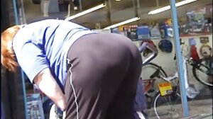 Napalona Arabka była dziewczyna jęczy podczas walenia w cipkę erotyka dla kobiet