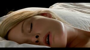 Rude nastolatki erotyka 4k dzielą się kutasem w trójkącie