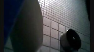 Zdzirowata mamuśka i paskudna nastoletnia dziwka dzielą się ogromnym kutasem w gorącym trójkącie filmy erotyczne online za darmo