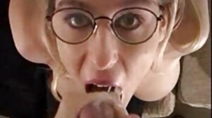 Naturalna słodka jest wkurzona i tryska na mokrą erotyka lesby szczelinę