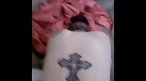 Kolegium dziwki dostają wytrysk na twarz w myjni filmy online erotyczne samochodowej!